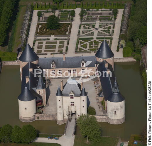 Chamerolles castle - © Philip Plisson / Plisson La Trinité / AA35220 - Photo Galleries - Square format