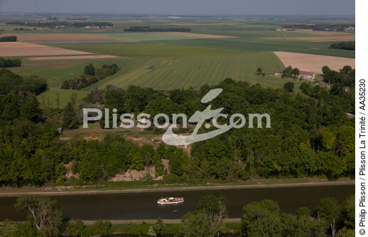 Le Loiret vue du ciel - © Philip Plisson / Plisson La Trinité / AA35230 - Nos reportages photos - Le Loiret vue du ciel