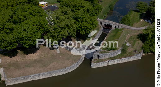 Le Loiret vue du ciel - © Philip Plisson / Plisson La Trinité / AA35236 - Nos reportages photos - Centre