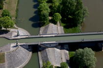Briare canal bridge © Philip Plisson / Pêcheur d’Images / AA35241 - Photo Galleries - Le Loiret vue du ciel