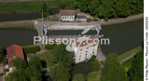Le Loiret vue du ciel - © Philip Plisson / Plisson La Trinité / AA35244 - Nos reportages photos - Ecluse