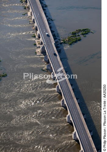 Le Loiret vue du ciel - © Philip Plisson / Plisson La Trinité / AA35250 - Nos reportages photos - Hydrologie