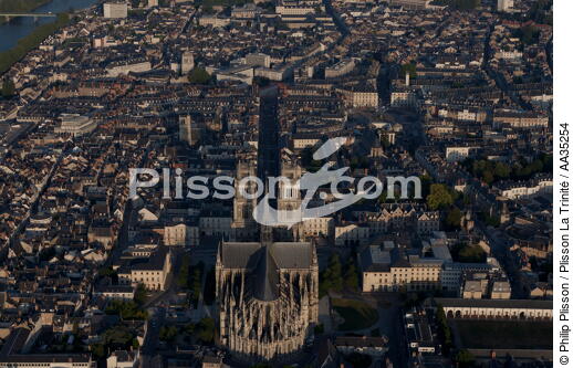 Orléans vue du ciel - © Philip Plisson / Plisson La Trinité / AA35254 - Nos reportages photos - Monument religieux