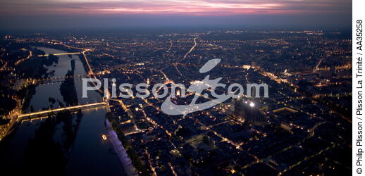 Orléans view of the sky - © Philip Plisson / Plisson La Trinité / AA35258 - Photo Galleries - Night
