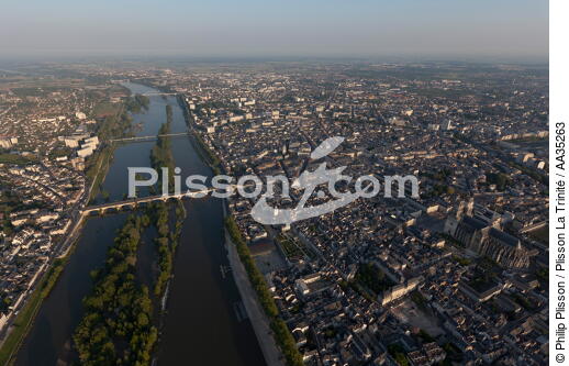 Orléans view of the sky - © Philip Plisson / Plisson La Trinité / AA35263 - Photo Galleries - Geomorphology