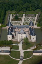 Le château de Chamerolles © Philip Plisson / Plisson La Trinité / AA35286 - Nos reportages photos - Vertical