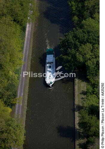 Le Loiret vue du ciel - © Philip Plisson / Plisson La Trinité / AA35292 - Nos reportages photos - Activité terrestre