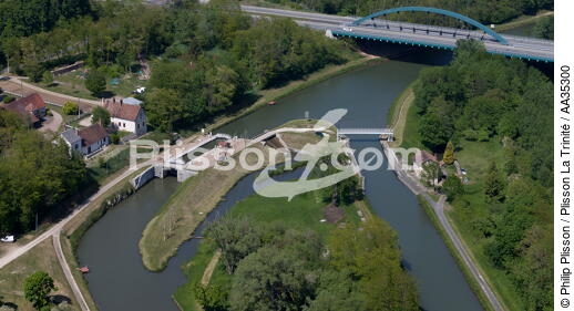 Le Loiret vue du ciel - © Philip Plisson / Plisson La Trinité / AA35300 - Nos reportages photos - Pont