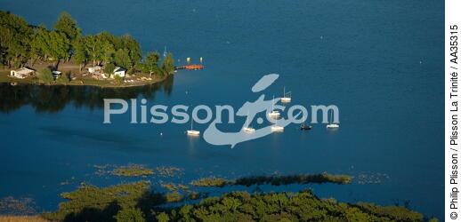 L'étang du Puits à Cerdon - © Philip Plisson / Plisson La Trinité / AA35315 - Nos reportages photos - Ville (45)