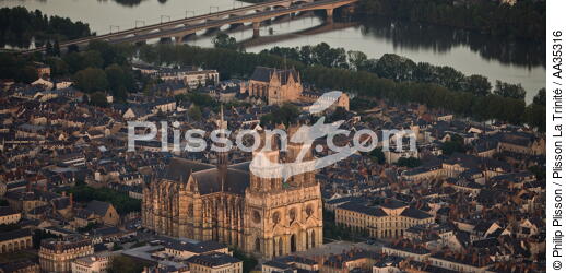 Orléans vue du ciel - © Philip Plisson / Plisson La Trinité / AA35316 - Nos reportages photos - Ville (45)
