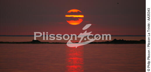 sunset - © Philip Plisson / Plisson La Trinité / AA35343 - Photo Galleries - Sea