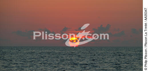 coucher de soleil - © Philip Plisson / Plisson La Trinité / AA35347 - Nos reportages photos - Astre