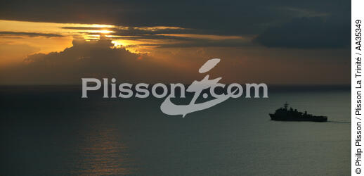 sunset - © Philip Plisson / Plisson La Trinité / AA35349 - Photo Galleries - Modern Frigate