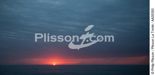 coucher de soleil - © Philip Plisson / Plisson La Trinité / AA35350 - Nos reportages photos - Soleil