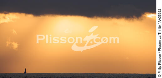 coucher de soleil - © Philip Plisson / Plisson La Trinité / AA35352 - Nos reportages photos - Coucher de soleil