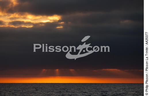 la Sardaigne vue de la mer - © Philip Plisson / Plisson La Trinité / AA35377 - Nos reportages photos - Lumière