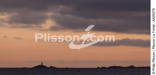 la Sardaigne vue de la mer - © Philip Plisson / Plisson La Trinité / AA35379 - Nos reportages photos - Soleil