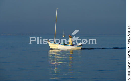Petite pêche - © Philip Plisson / Plisson La Trinité / AA35406 - Nos reportages photos - Pêche