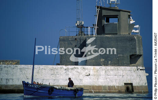 Retour de pêche à Cherbourg - © Philip Plisson / Plisson La Trinité / AA35407 - Nos reportages photos - Pêche côtière