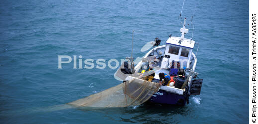 Pêche côtière - © Philip Plisson / Plisson La Trinité / AA35425 - Nos reportages photos - Bateau de pêche