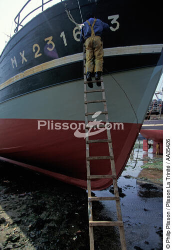 Fishing boat repair Roscoff - © Philip Plisson / Plisson La Trinité / AA35426 - Photo Galleries - Roscoff