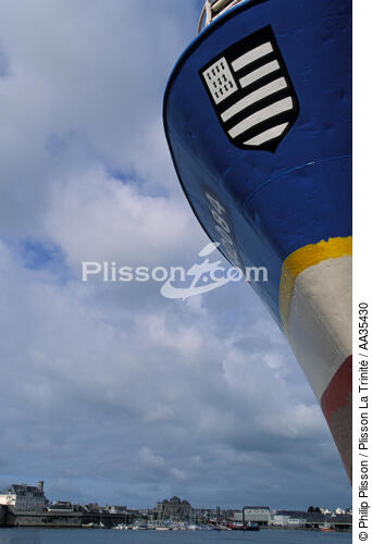 Bateau de pêche en réparation à Concarneau - © Philip Plisson / Plisson La Trinité / AA35430 - Nos reportages photos - Réparation navale
