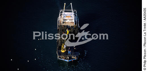 Pontoon oyster - © Philip Plisson / Plisson La Trinité / AA35435 - Photo Galleries - Shellfish farming