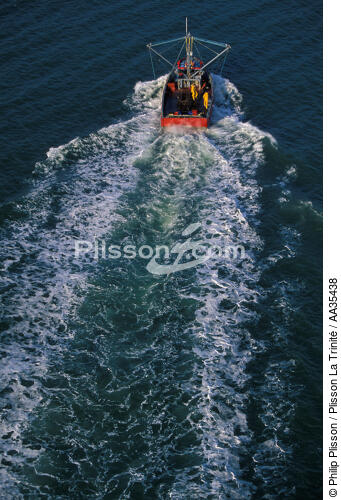 Inshore fishing - © Philip Plisson / Plisson La Trinité / AA35438 - Photo Galleries - Fishing vessel