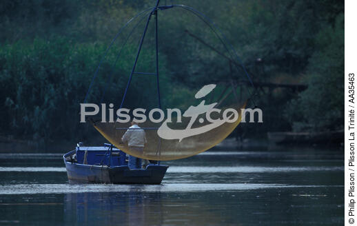 Pêche au carrelet sur la Loire - © Philip Plisson / Plisson La Trinité / AA35463 - Nos reportages photos - Pêche