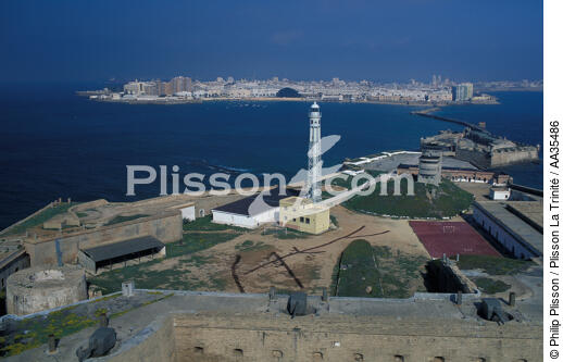 Le phare Cadiz en Espagne - © Philip Plisson / Plisson La Trinité / AA35486 - Nos reportages photos - Resultat Recherche