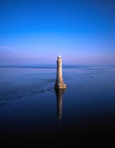 Le phare d'Haulbowline en Irlande © Philip Plisson / Plisson La Trinité / AA35494 - Nos reportages photos - Vertical