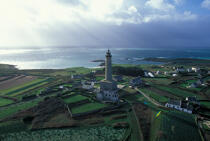 Lighthouse on the island of Batz © Philip Plisson / Plisson La Trinité / AA35495 - Photo Galleries - French Lighthouses