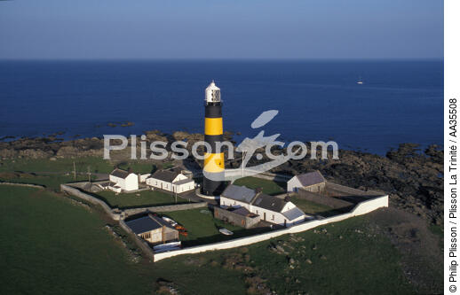 Le phare de Saint John's Point en Irlande - © Philip Plisson / Plisson La Trinité / AA35508 - Nos reportages photos - Resultat Recherche