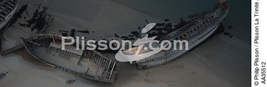 Wrecks on the Blavet - © Philip Plisson / Plisson La Trinité / AA35512 - Photo Galleries - River [56]