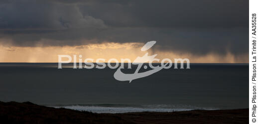 Lumière sur la mer d'iroise - © Philip Plisson / Plisson La Trinité / AA35528 - Nos reportages photos - Lumière