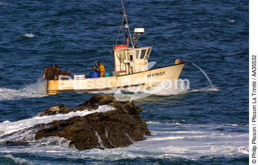 Petite pêche en baie de Quiberon - © Philip Plisson / Plisson La Trinité / AA35532 - Nos reportages photos - Pêche