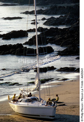 Feeling 39 sur la plage de Houat - © Philip Plisson / Plisson La Trinité / AA35541 - Nos reportages photos - Ile [56]