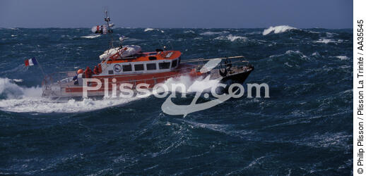 Canot tout temps en mer - © Philip Plisson / Plisson La Trinité / AA35545 - Nos reportages photos - Mer agitée