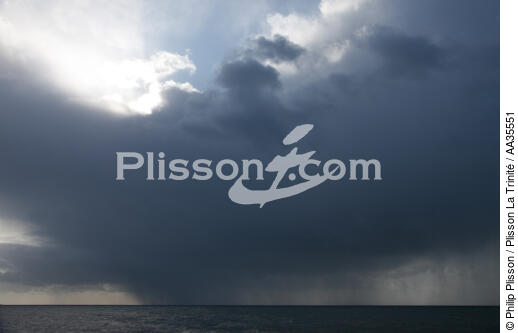 Ciel de grain - © Philip Plisson / Plisson La Trinité / AA35551 - Nos reportages photos - Ciel gris