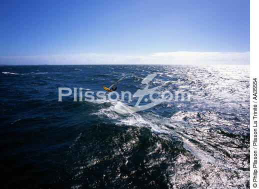 WIndsurf in La Torche cap - © Philip Plisson / Plisson La Trinité / AA35554 - Photo Galleries - Nautical sports