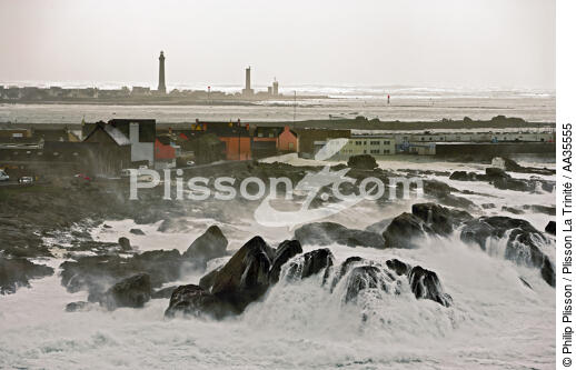 Storm on St. Guénolé - © Philip Plisson / Plisson La Trinité / AA35555 - Photo Galleries - French Lighthouses
