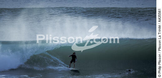 Surfing in South West France - © Philip Plisson / Plisson La Trinité / AA35561 - Photo Galleries - Pyrénées Atlantiques