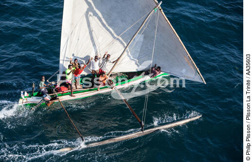 Madagascar North West coast - © Philip Plisson / Plisson La Trinité / AA35603 - Photo Galleries - Rowing boat