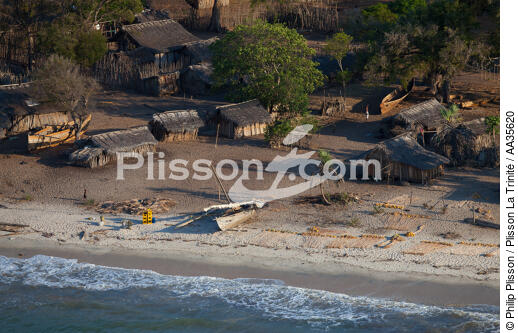 Madagascar North West coast - © Philip Plisson / Plisson La Trinité / AA35620 - Photo Galleries - House
