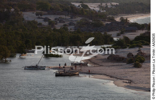 Madagarscar côte Nord Ouest - © Philip Plisson / Plisson La Trinité / AA35635 - Nos reportages photos - Maison
