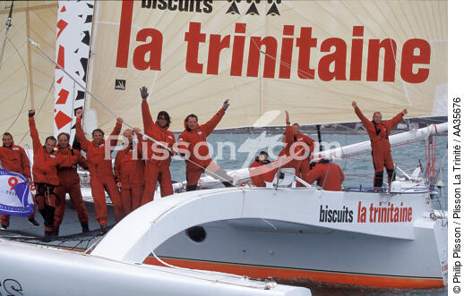 Le trimaran La Trinitaine skippé par Marc Guillemot - © Philip Plisson / Plisson La Trinité / AA35676 - Nos reportages photos - Trimaran de course