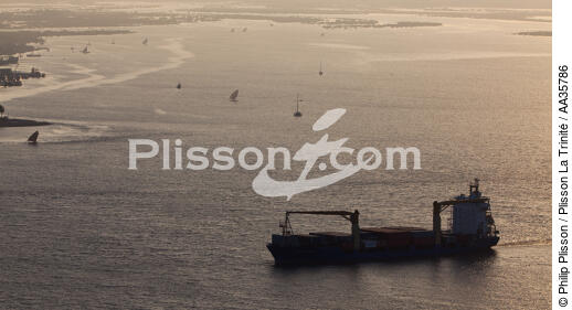 Majunga, North West coast of Madagascar. - © Philip Plisson / Plisson La Trinité / AA35786 - Photo Galleries - Cargo ship