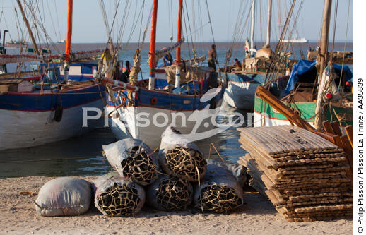 Port de Majunga, côtes Nord Ouest de Madagascar. - © Philip Plisson / Plisson La Trinité / AA35839 - Nos reportages photos - Monocoque