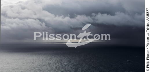 Ciel de grain en Mer d'Iroise - © Philip Plisson / Plisson La Trinité / AA35877 - Nos reportages photos - Mer d'Iroise