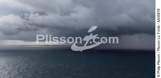 Ciel de grain en Mer d'Iroise - © Philip Plisson / Plisson La Trinité / AA35878 - Nos reportages photos - Site [29]